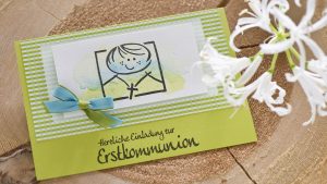 Ideen für die Kommunion: Herzliche Einladung | Einladungskarte in Limettengrün und Weiß mit Kommunionkind auf aquarelliertem Hintergrund