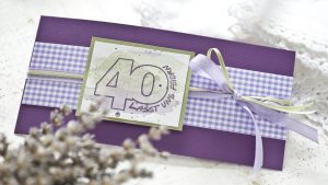 Ideen für besondere Geburtstage: Vierzig! | Einladungskarte in Lavendel und Oliv mit Karo, Aquarellfarben und Stempel