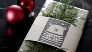 Ideen für Weihnachten: Weihnachtsschokolade mit Jeremy | Banderole für eine Tafel Schokolade mit Stempel Jeremy, unserem Herzenbrecher im Schneegestöber