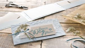 Ideen für Hochzeiten: Der schönste Weg ist der gemeinsame | Einladung in zartem, edlen Blau, Natur und sanftem Weiß mit Schleierkraut